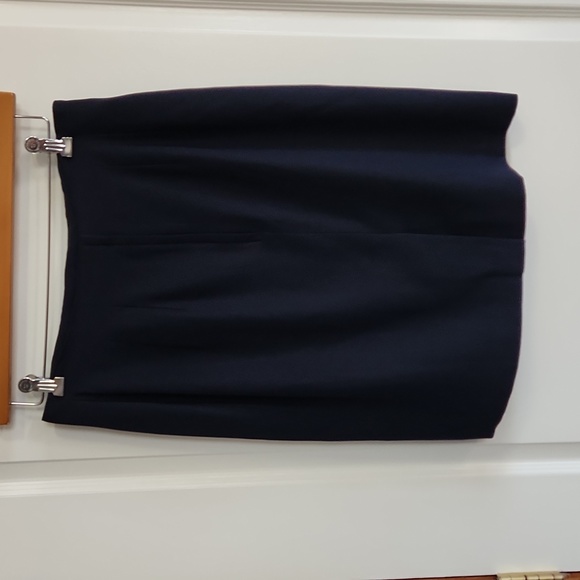 Gorgeous Navy Blue Fully Lined Classic Business Skirt, size 14 - Picture 3 of 11